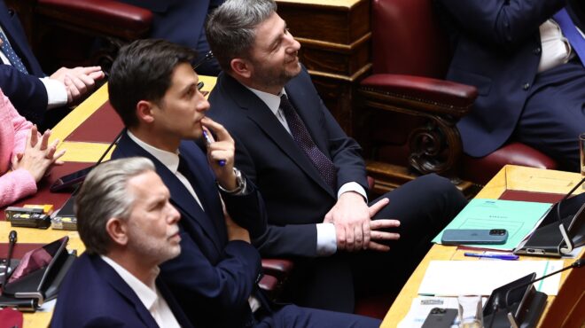 δυσπιστία-προς-αλλήλους-563505562