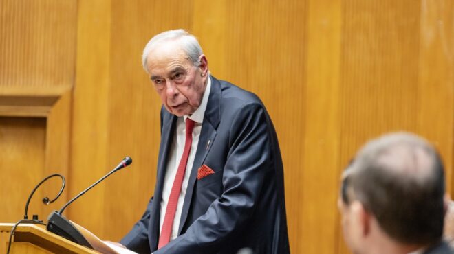 ενα-αυτοβιογραφικό-βιβλίο-για-την-ελλ-563533306