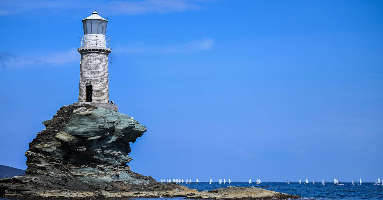 Η νέα γενιά των ιστιοπλόων τίμησε από την Ανδρο τα Τέμπη με τον δικό της τρόπο-1