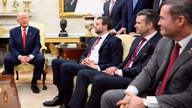 τραμπ-tο-παρασκήνιο-και-o-απόηχος-του-signalgate-563534494