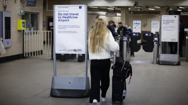 το-χίθροου-ανοίγει-αλλά-τα-ερωτήματα-π-563527108