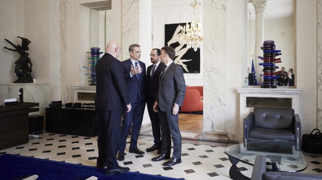 συνάντηση-στο-παρίσι-για-ανατολική-με-563537290