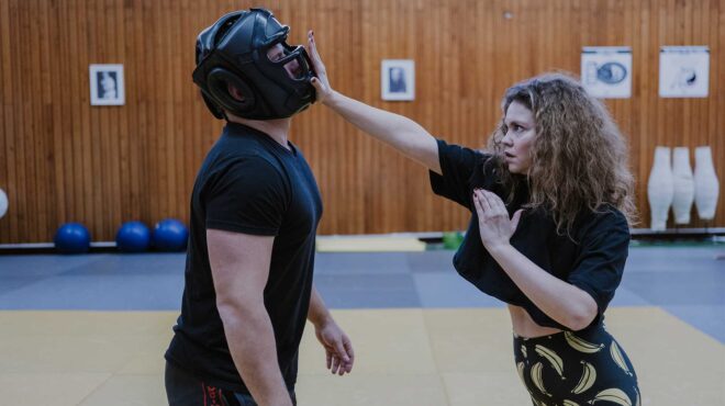 μαθήματα-αυτοάμυνας-με-τη-λίλα-μπακλέ-563496568