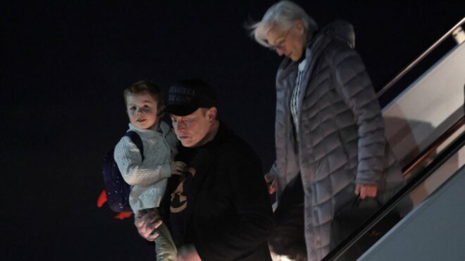 ελον-μασκ-ταξίδεψε-με-το-αεροσκάφος-το-563496544