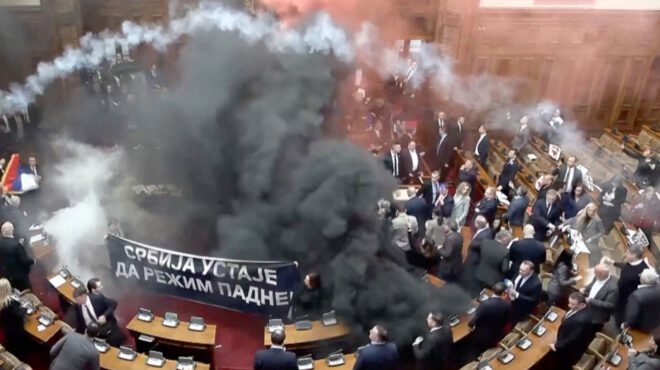 σερβία-τέσσερις-βουλευτές-στο-νοσοκο-563498056