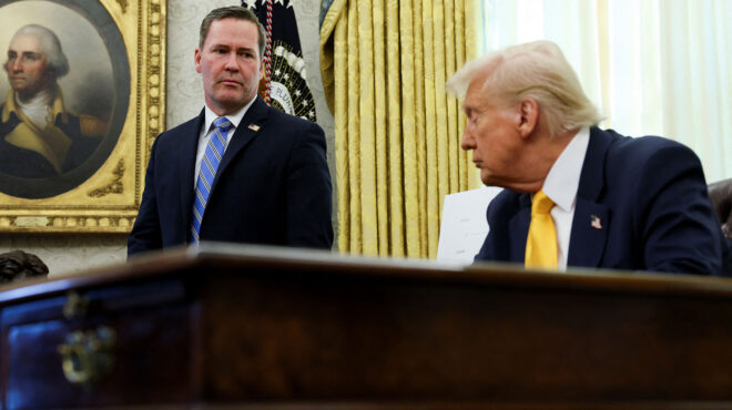 ηπα-ο-τραμπ-διώχνει-τον-σύμβουλο-εθνικ-563539633