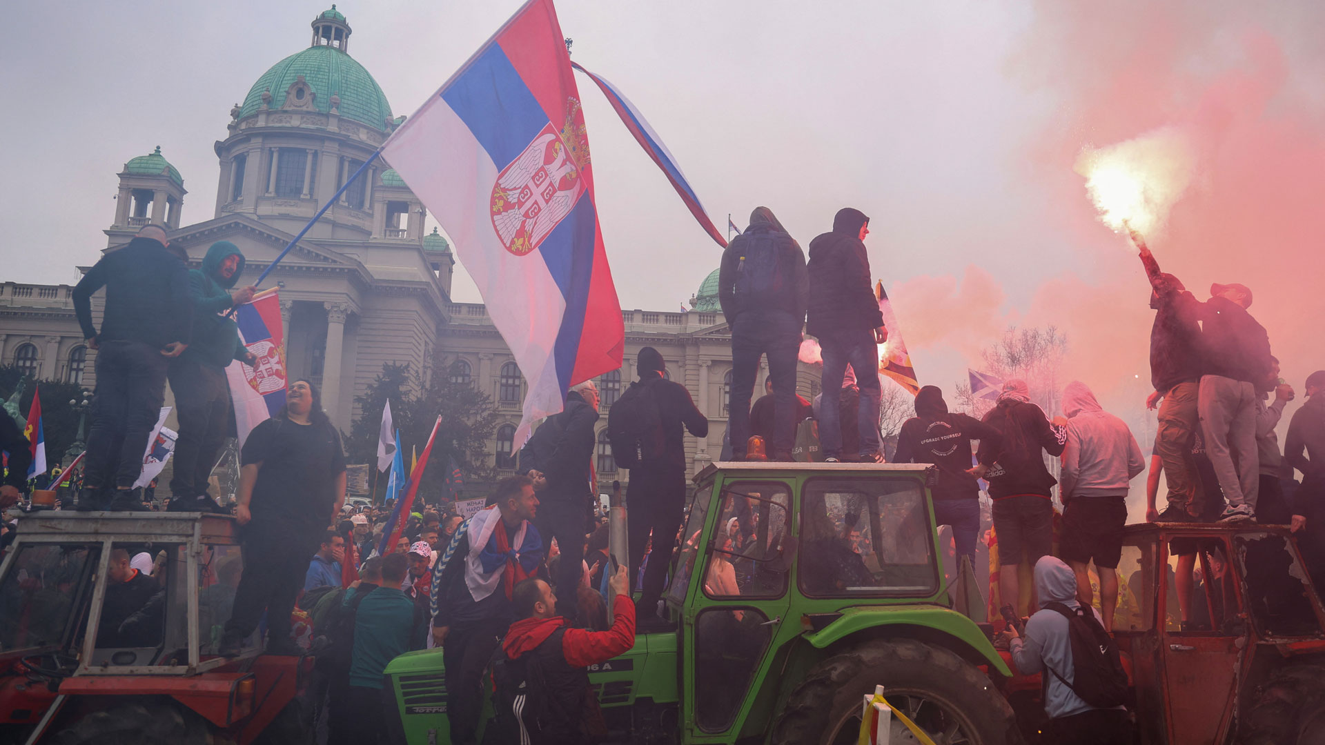 Σερβία: Χιλιάδες στους δρόμους του Βελιγραδίου – Διαδηλώσεις κατά της διαφθοράς-4