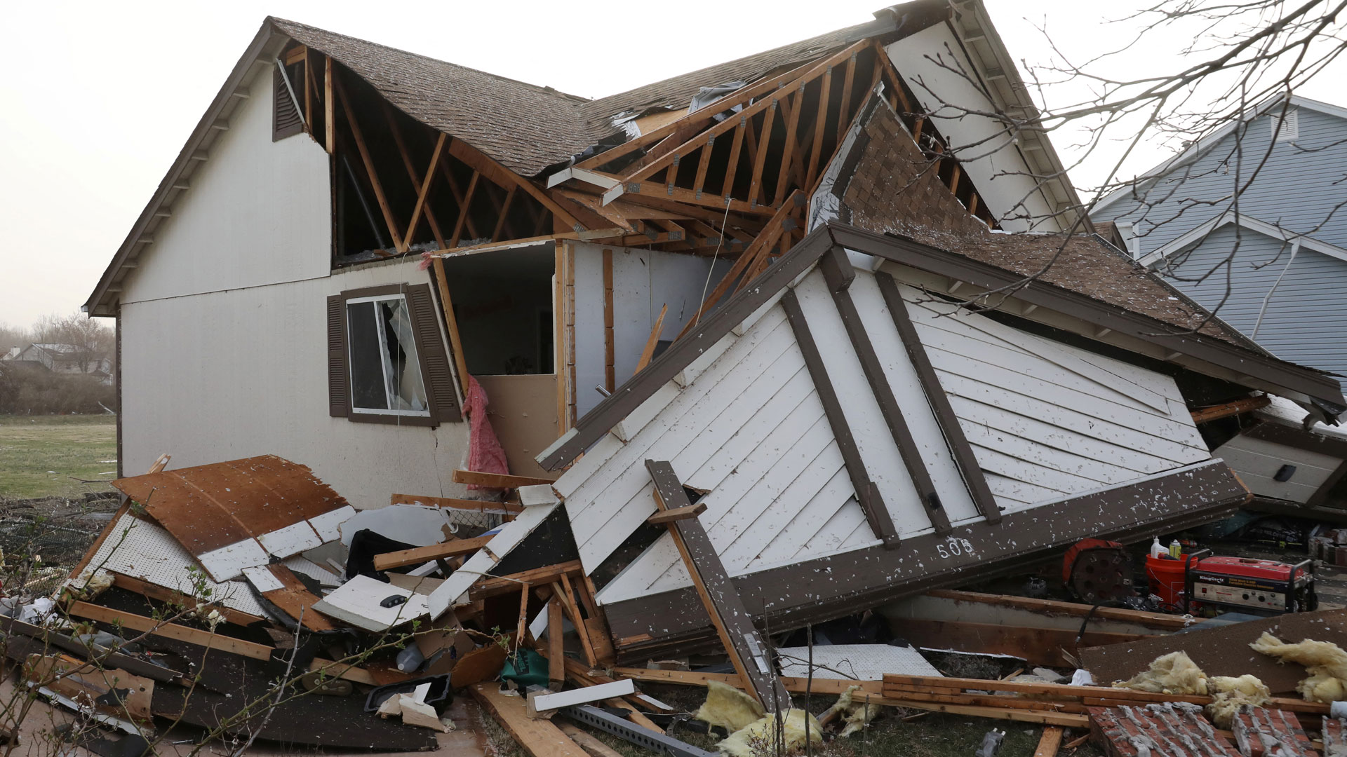 ΗΠΑ: Ανεμοστρόβιλοι πλήττουν τις κεντρικές και νότιες Πολιτείες – Τουλάχιστον 18 νεκροί-4