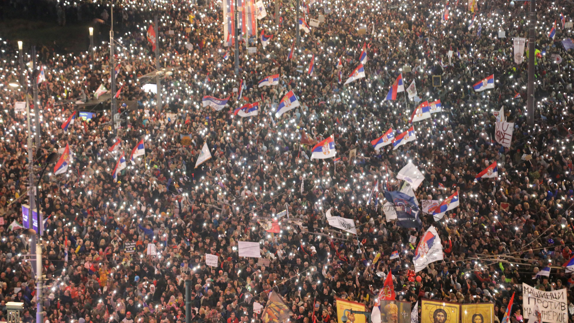 Σερβία: Χιλιάδες στους δρόμους του Βελιγραδίου – Διαδηλώσεις κατά της διαφθοράς-3