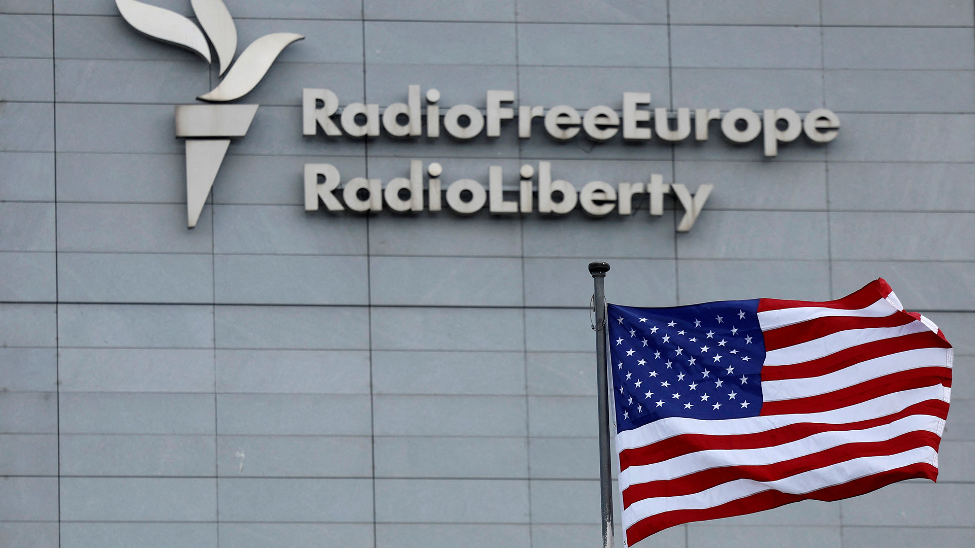 Κάλας: Η Ε.Ε. δεν μπορεί να χρηματοδοτήσει αυτόματα το Radio Free Europe-1