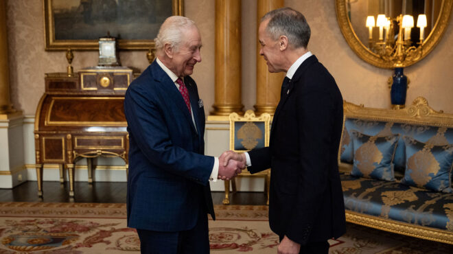 ο-βασιλιάς-κάρολος-συνάντησε-τον-καρν-563519146