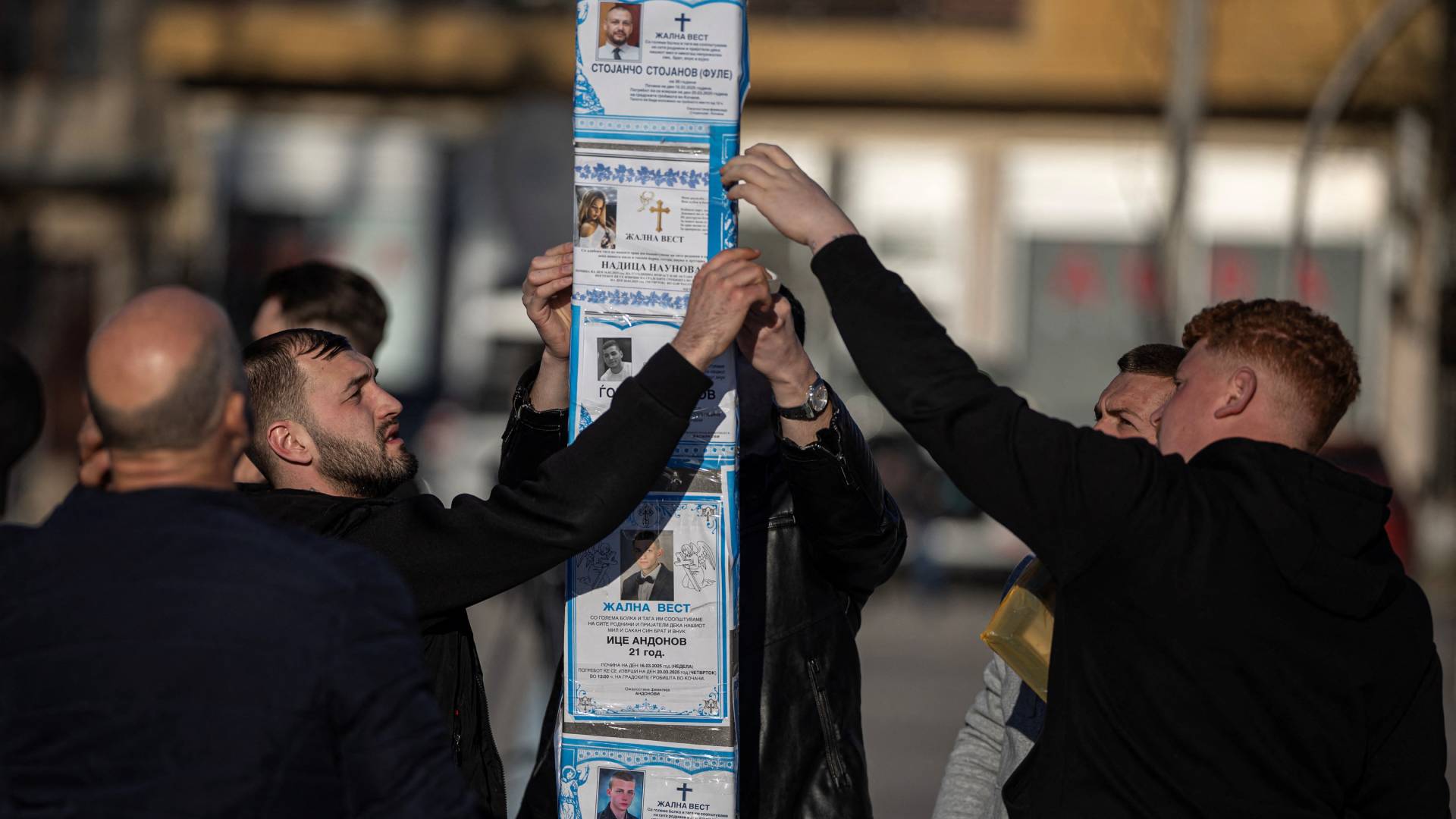 Βόρεια Μακεδονία: «Είναι ώρα σιωπής για τα νεκρά παιδιά μας» – Το Κότσανι κηδεύει τα θύματα της τραγωδίας-2