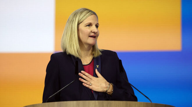 κίρστι-κόβεντρι-η-πρώτη-γυναίκα-πρόεδ-563524918