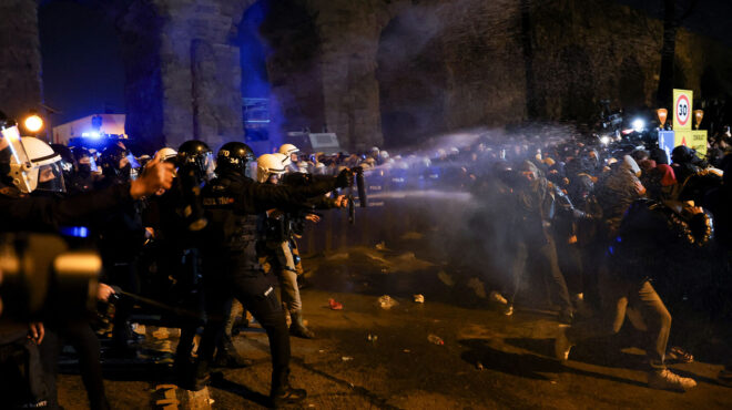 κωνσταντινούπολη-10-000-τούρκοι-στους-δρό-563526898