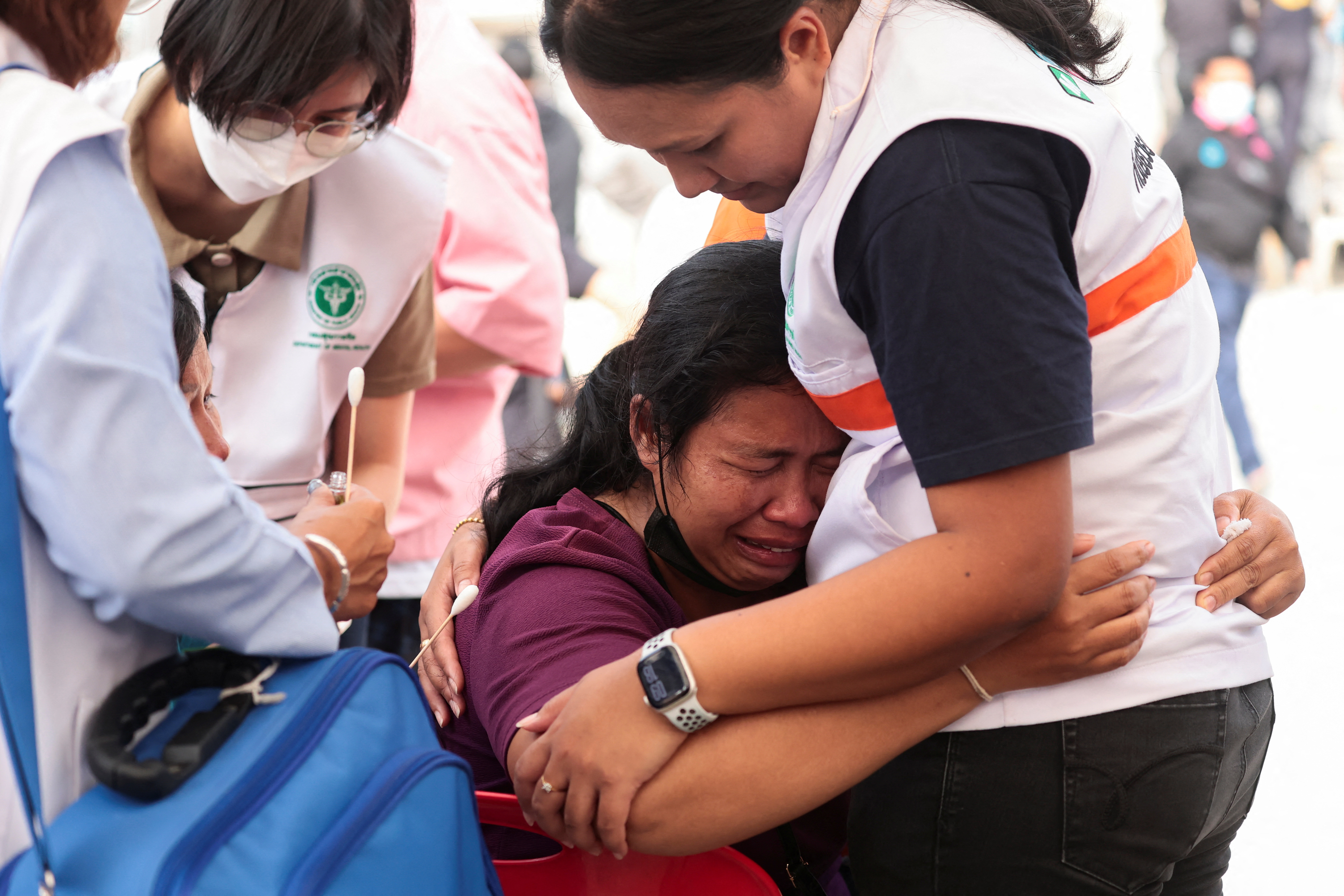 Μιανμάρ: Μάχη με τον χρόνο, τη ζέστη και τους βομβαρδισμούς για τον εντοπισμό επιζώντων-2
