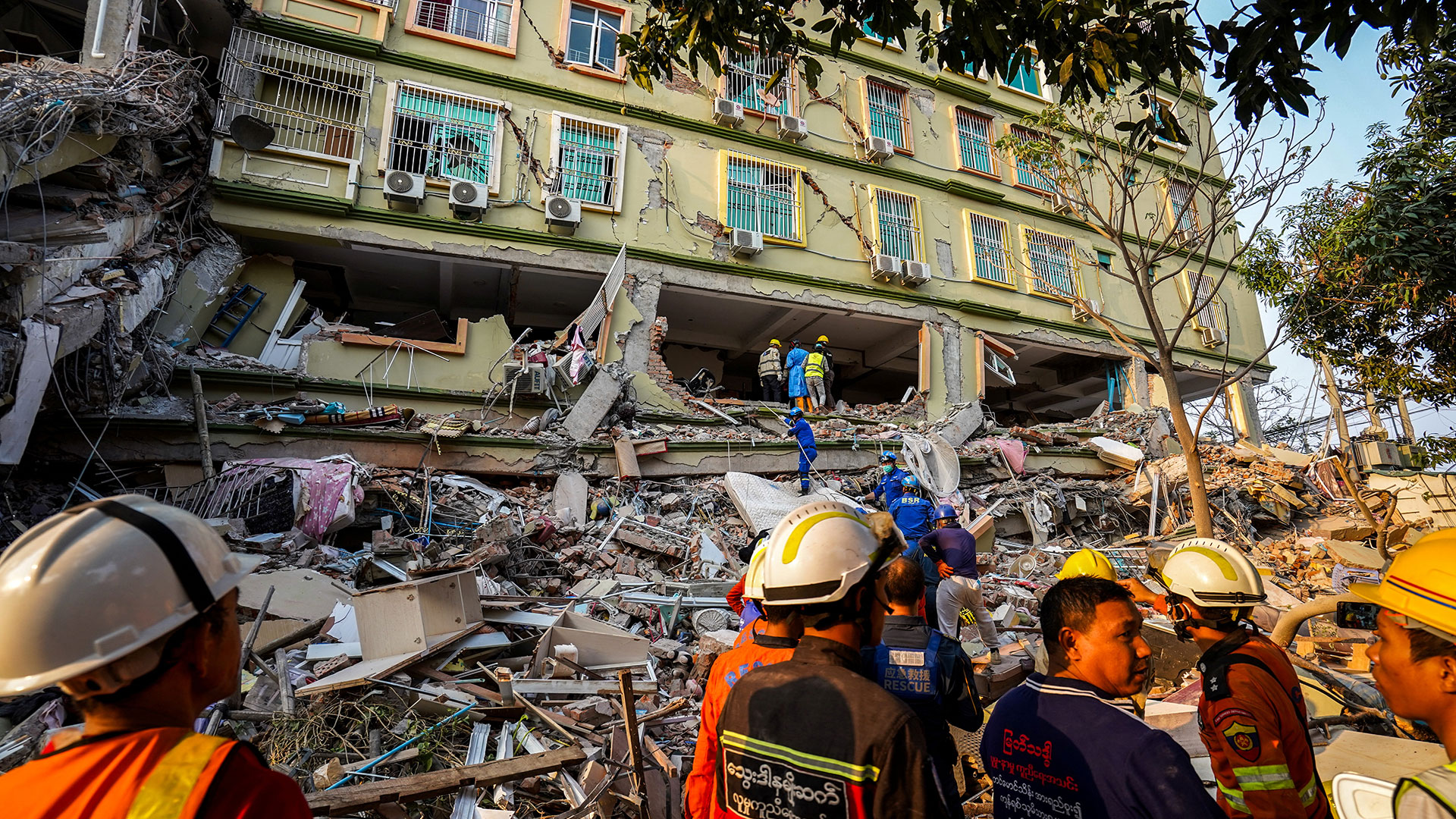 Μιανμάρ: Η χούντα συνεχίζει τους βομβαρδισμούς εν μέσω σεισμικής καταστροφής-1