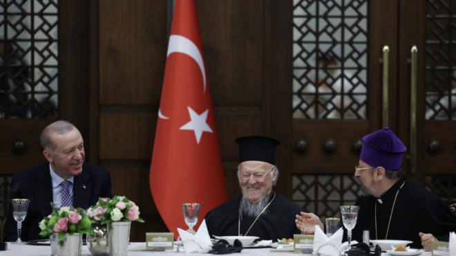 δείπνο-ιφτάρ-από-ερντογάν-με-προσκεκλ-563535169