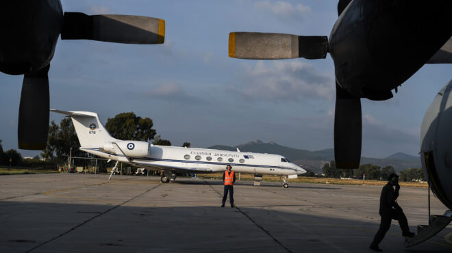 εντός-και-εκτός-ενα-το-κυβερνητικό-αερ-563523676