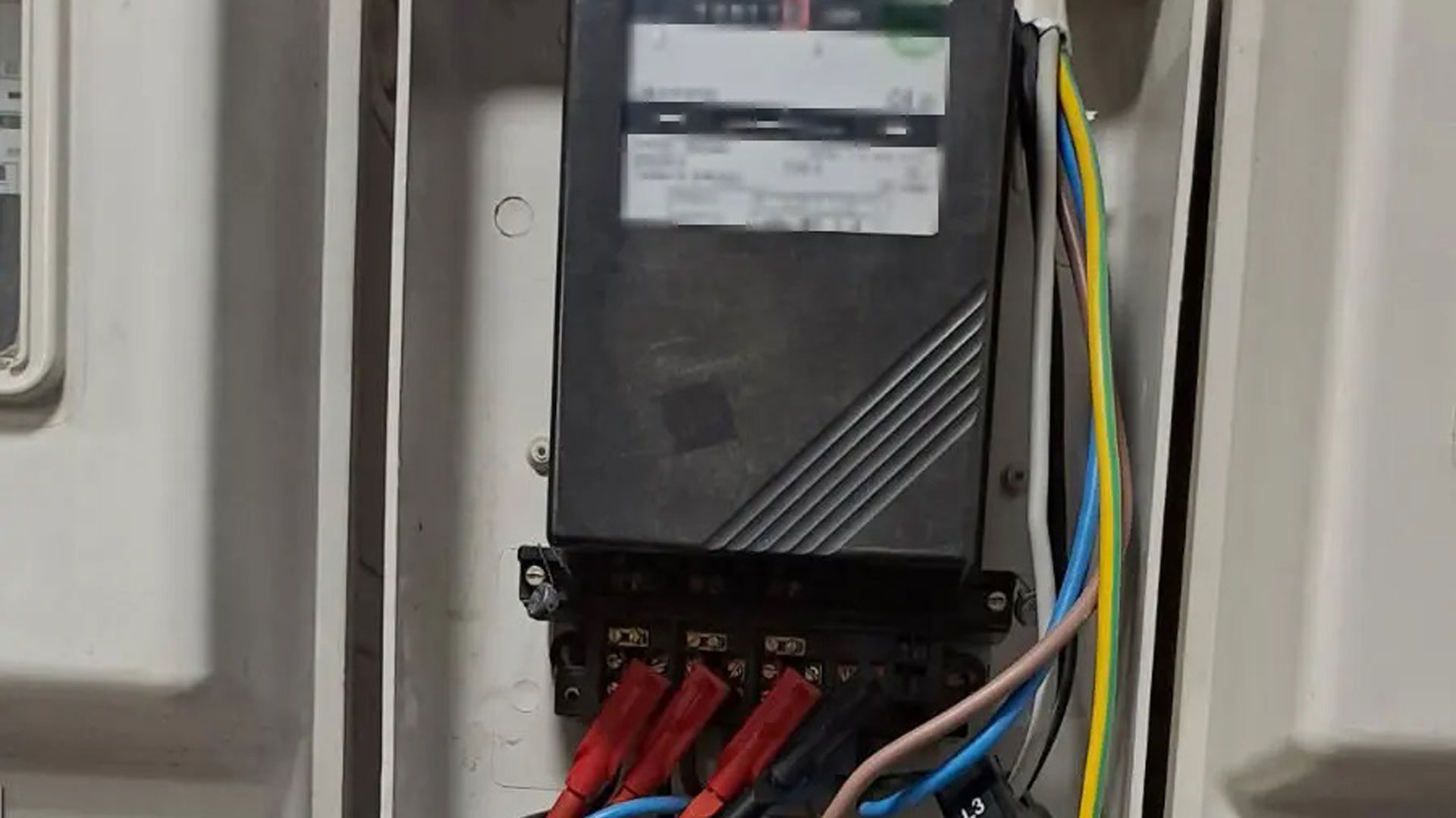 Πέντε συλλήψεις για ρευματοκλοπή – Χειροπέδες σε δύο «τεχνικούς»-1