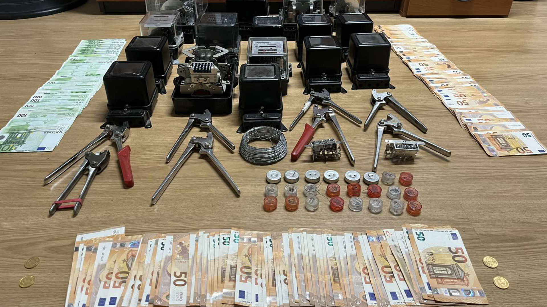 Πέντε συλλήψεις για ρευματοκλοπή – Χειροπέδες σε δύο «τεχνικούς»-2