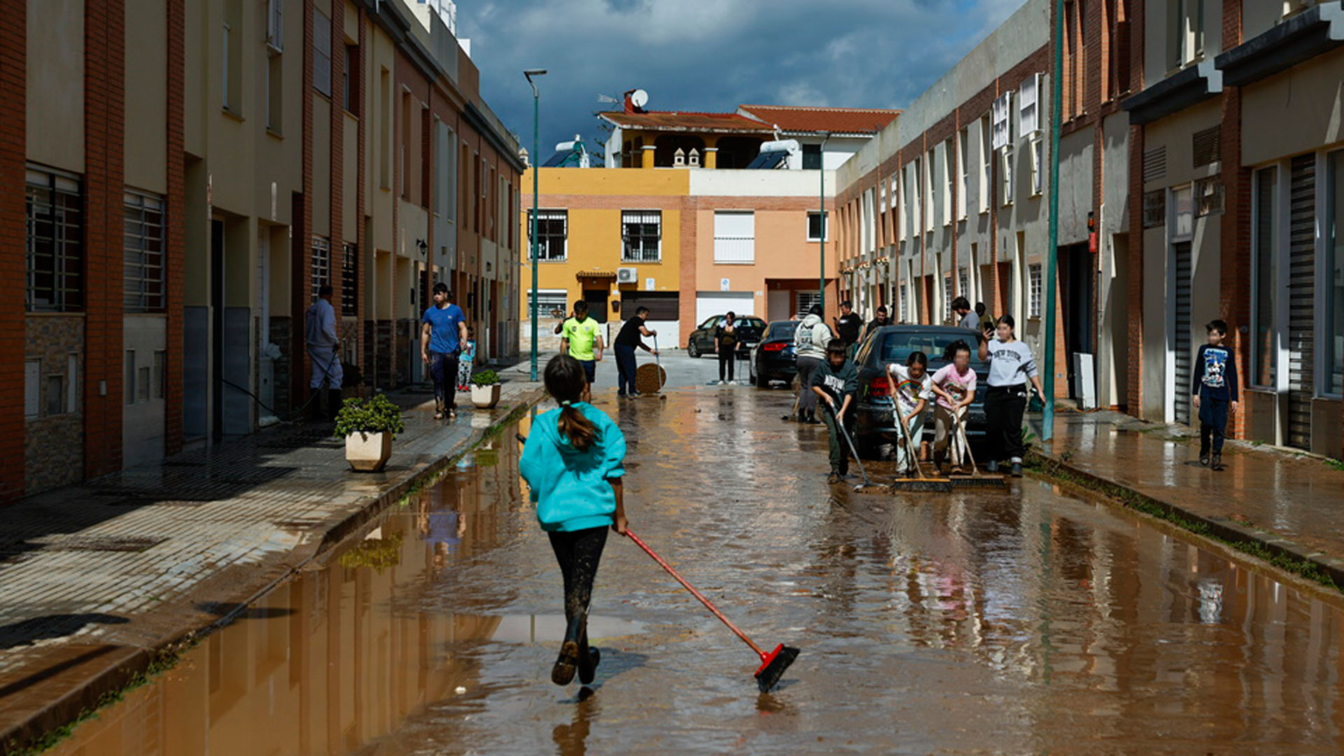 Ισπανία: Επιμένουν για τρίτη εβδομάδα οι σφοδρές βροχοπτώσεις – Εκκενώσεις και απεγκλωβισμοί-1