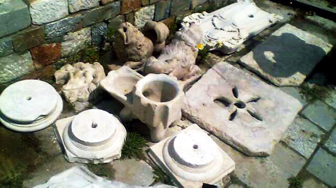 τα-ψαχτήρια-γύρω-από-τον-τύμβο-καστά-563521870