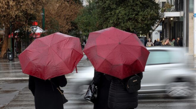 καιρός-καταιγίδες-και-πτώση-της-θερμο-563535970