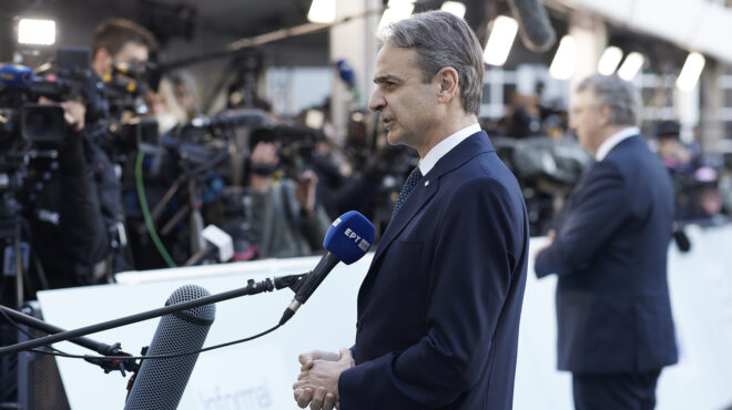 στην-έκτακτη-σύνοδο-κορυφής-ο-μητσοτά-563500864