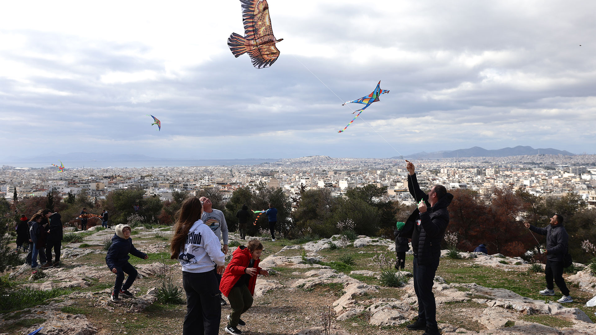 Και φέτος τα «κούλουμα» των Αθηναίων στον λόφο του Φιλοπάππου-2