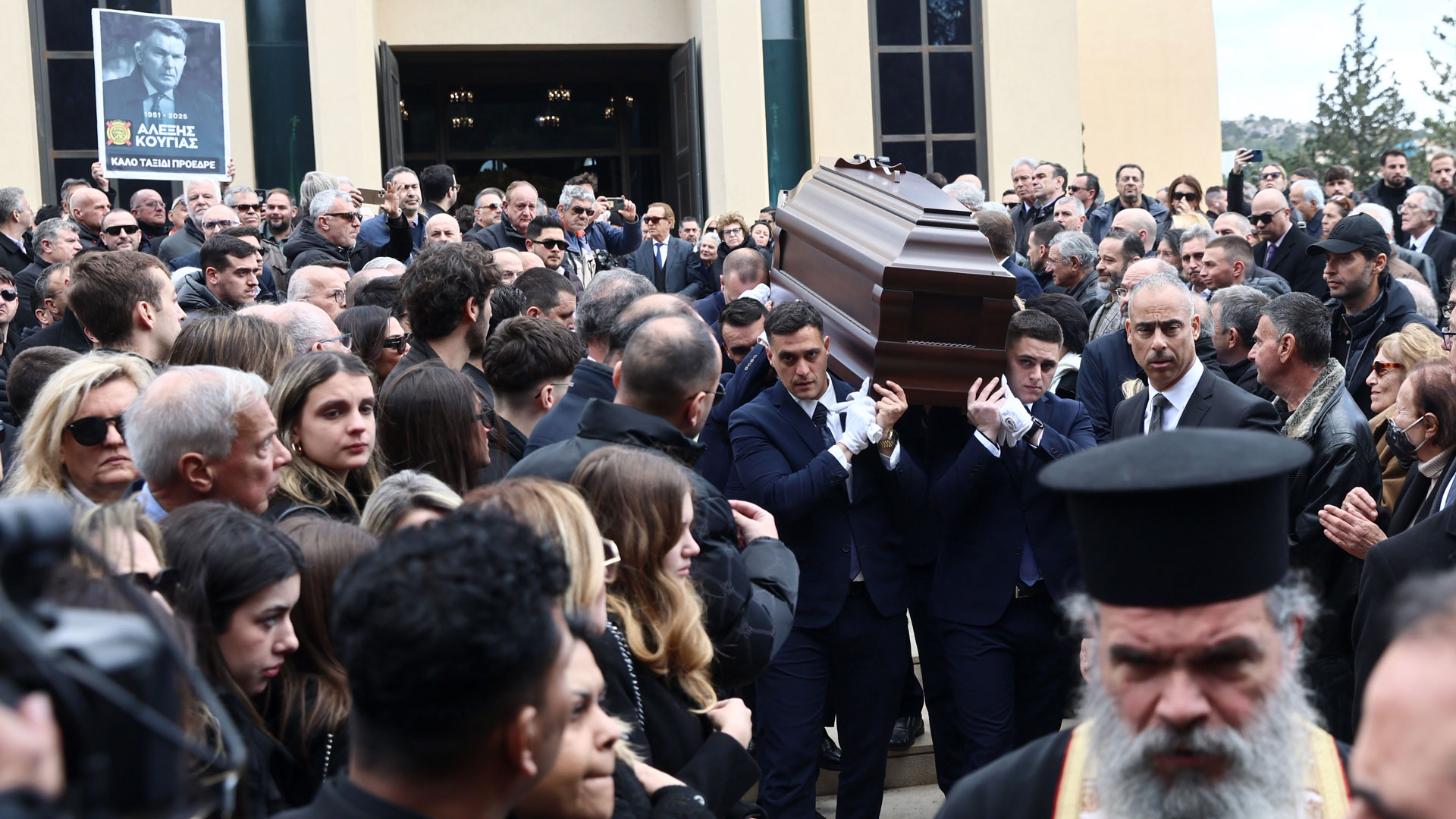 Αλέξης Κούγιας: Πλήθος κόσμου στο τελευταίο «αντίο»-3