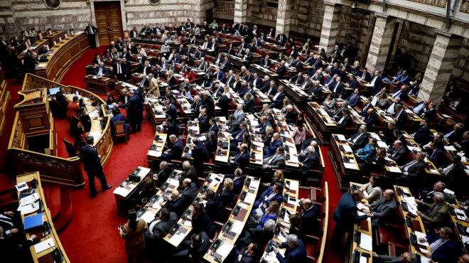 βουλή-η-πρόταση-δυσπιστίας-ανεβάζει-τ-563500135