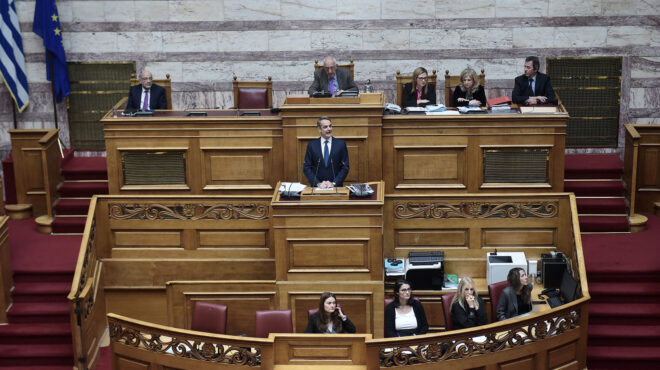 θεωρείο-ψίθυροι-στη-βουλή-563500915