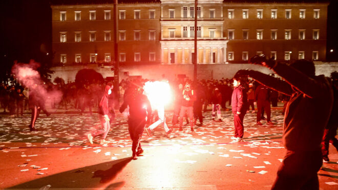 επεισόδια-στο-σύνταγμα-συγκρούσεις-α-563500084