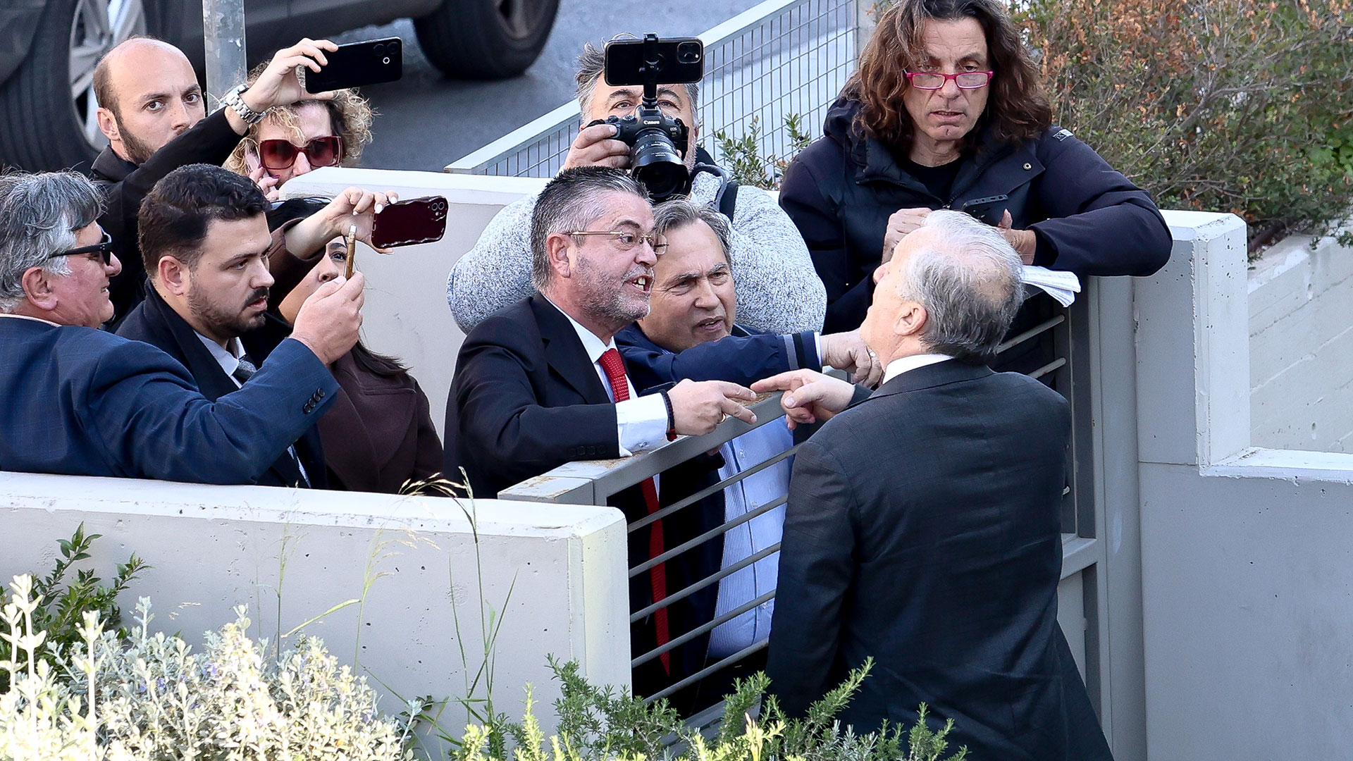 Ν. Παπαδόπουλος: Ελεύθερος αφέθηκε ο βουλευτής της Νίκης – Βανδάλισε έργα στην Πινακοθήκη-1