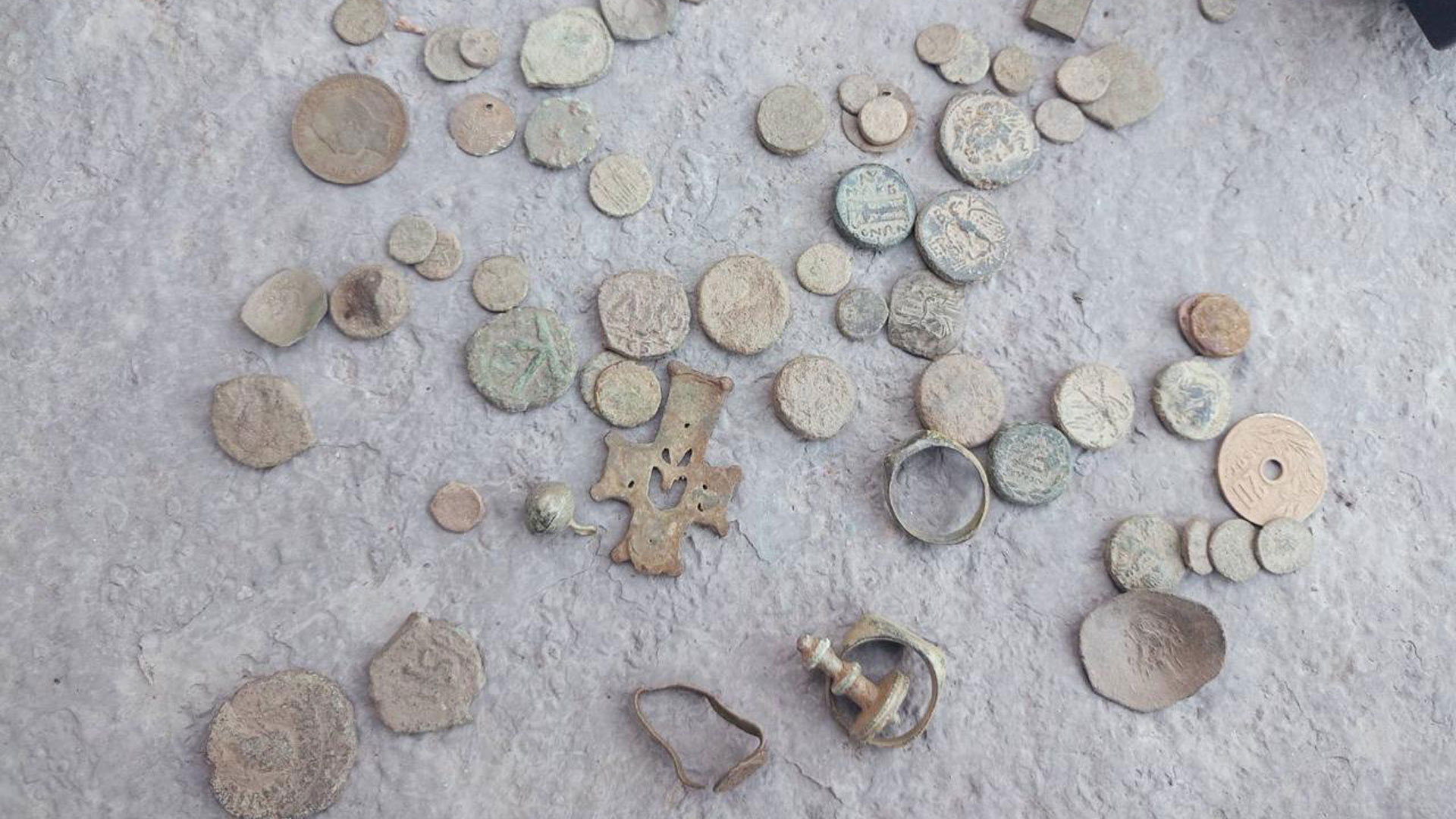 Θεσσαλονίκη: Αρχαιοκάπηλοι που «έσκαβαν» με ΤΝΤ – 23 συλλήψεις-5