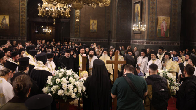 θεσσαλονίκη-σε-λαϊκό-προσκύνημα-το-σκ-563512978