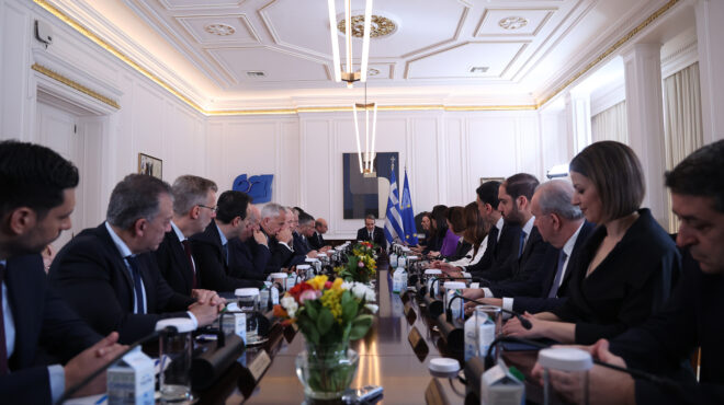 live-στα-υπουργεία-για-τις-παραδόσεις-παρ-563516992