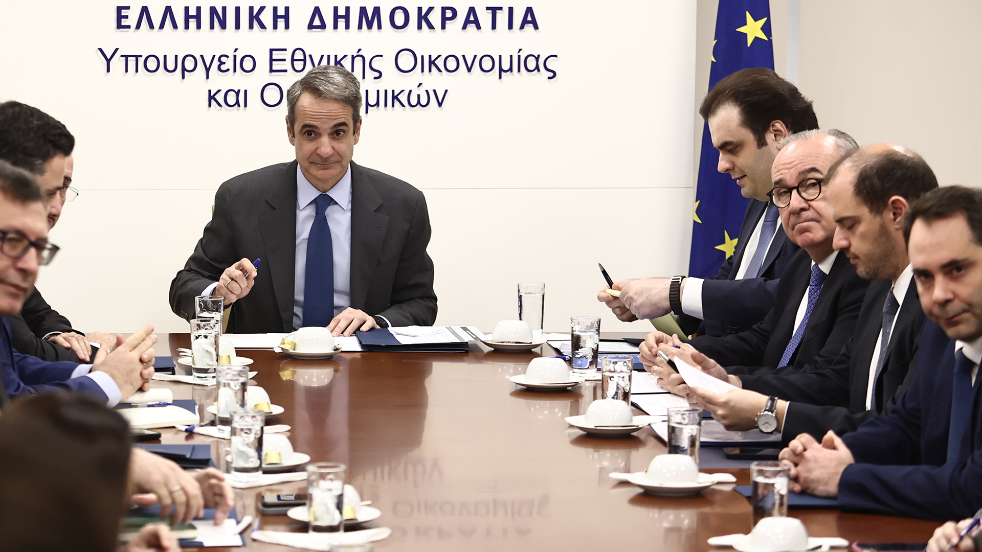 Μητσοτάκης από ΥΠΟΙΚ: «Οι πολίτες θα δουν όφελος από την πορεία της οικονομίας»-3