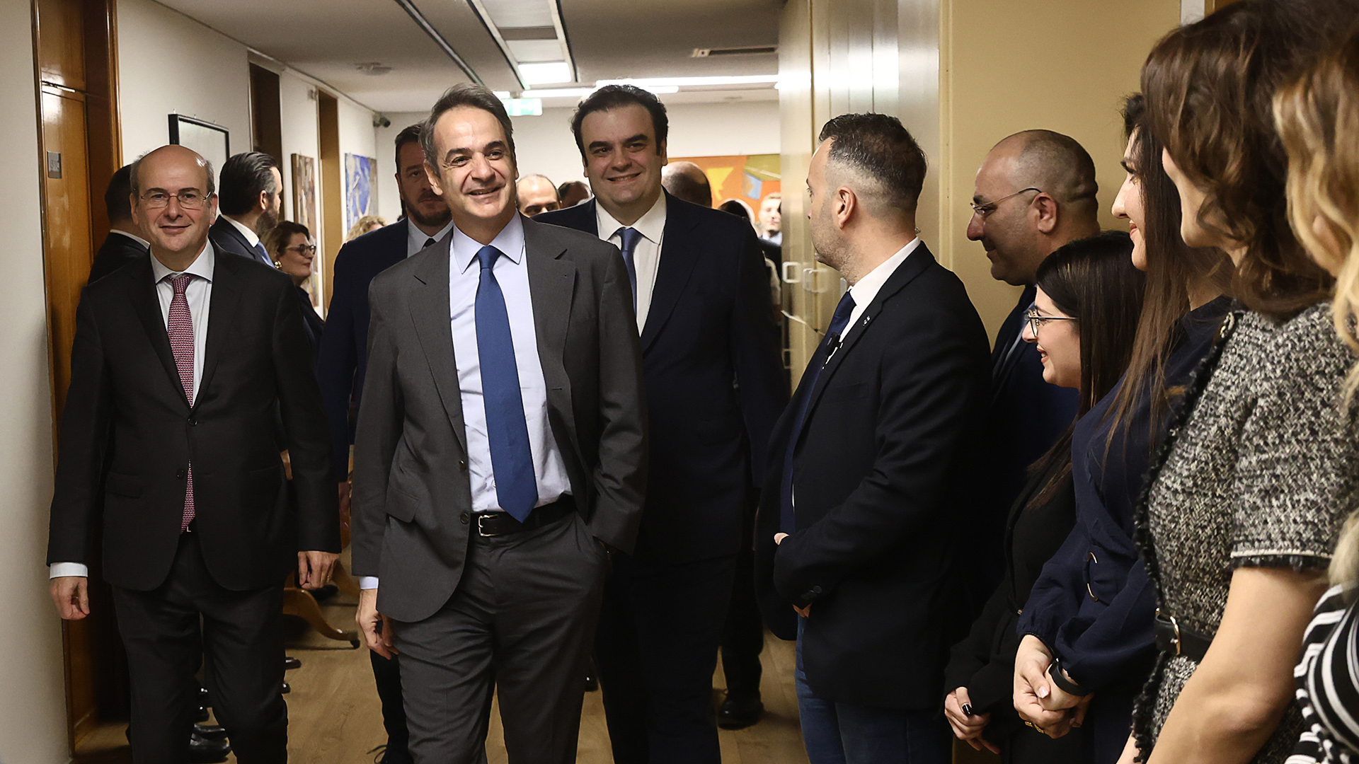 Μητσοτάκης από ΥΠΟΙΚ: «Οι πολίτες θα δουν όφελος από την πορεία της οικονομίας»-2