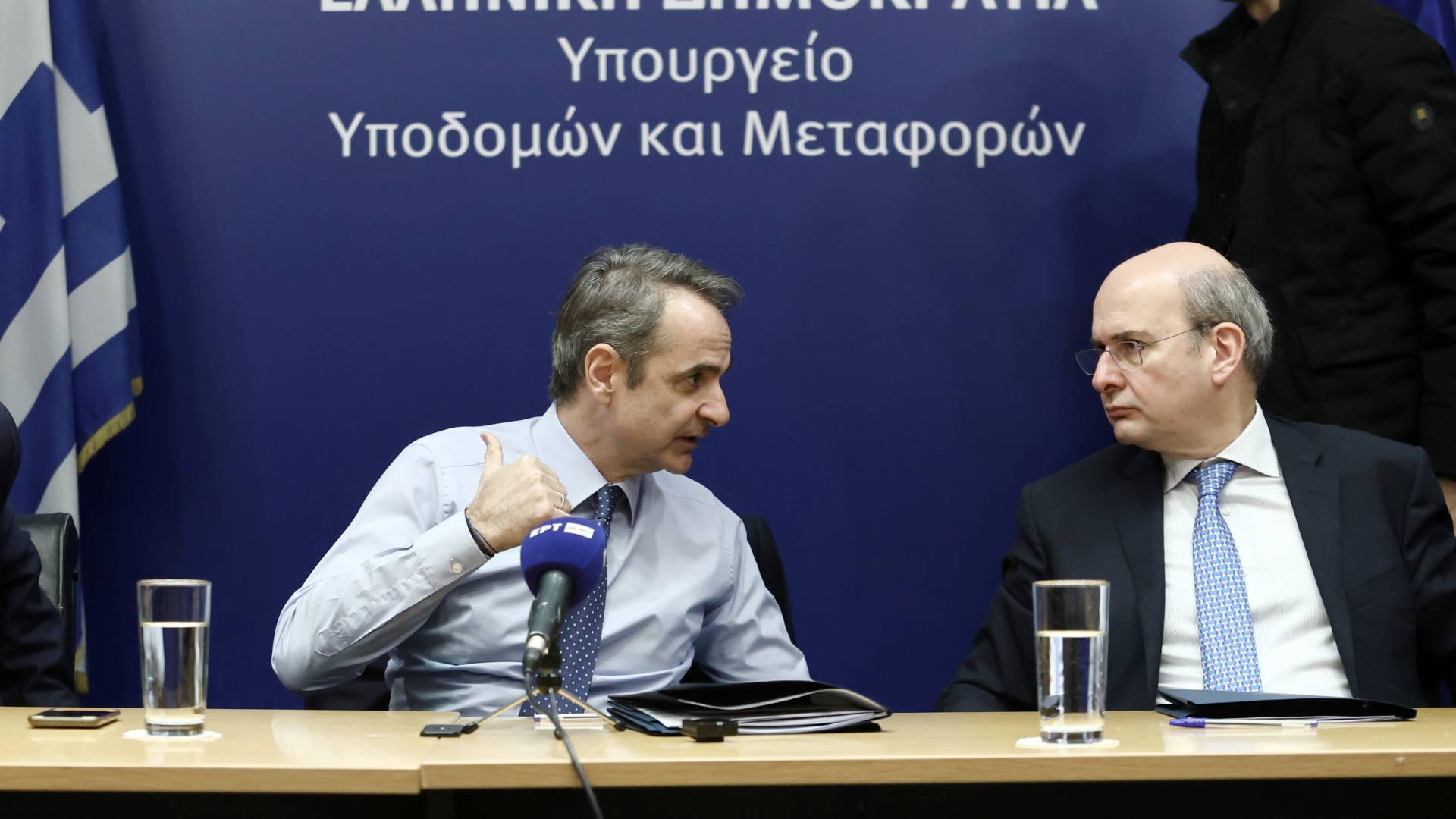 Μητσοτάκης στο υπουργείο Μεταφορών: «Πρέπει να κινηθούμε πιο γρήγορα»-2