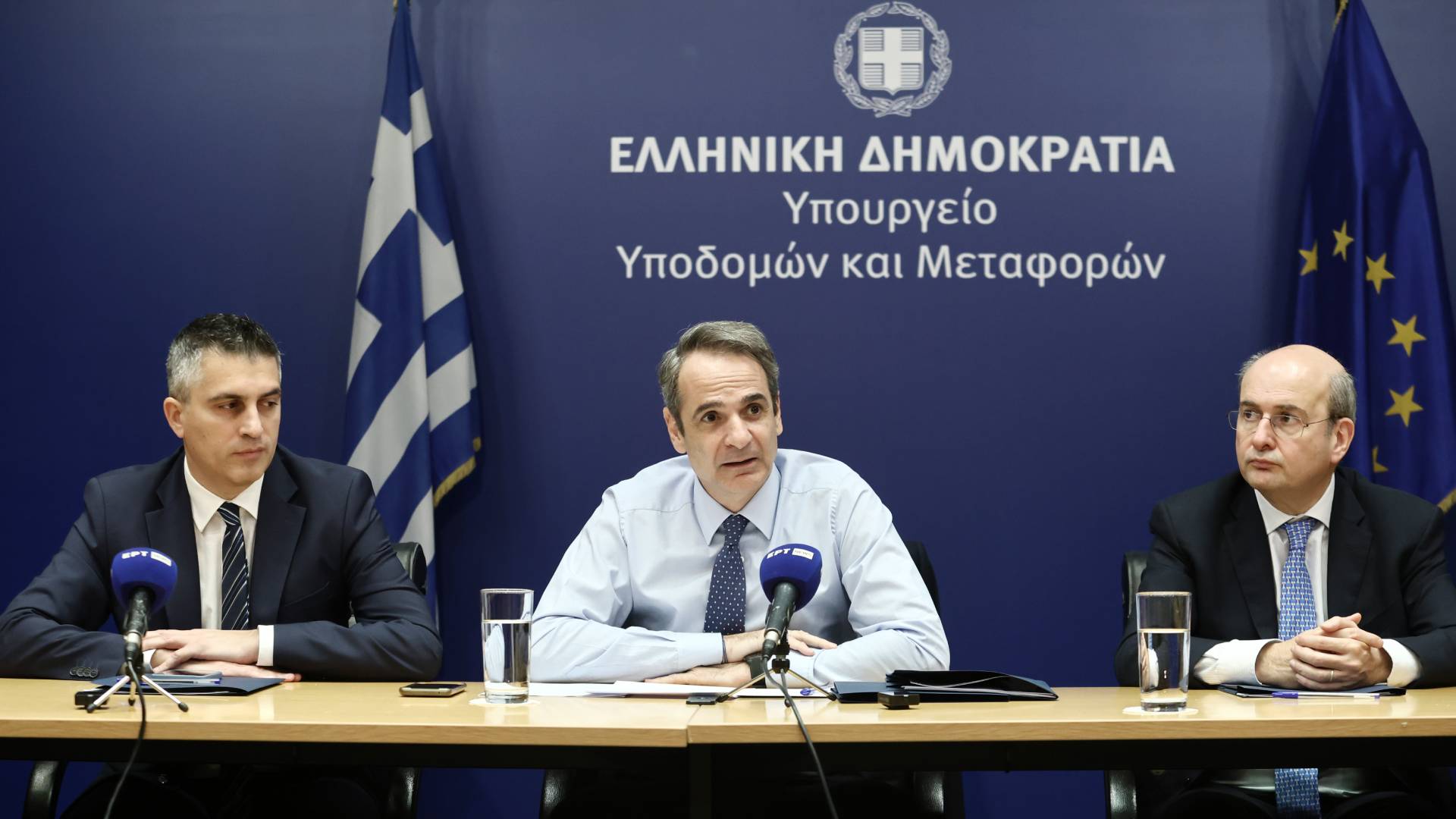 Μητσοτάκης στο υπουργείο Μεταφορών: «Πρέπει να κινηθούμε πιο γρήγορα»-3