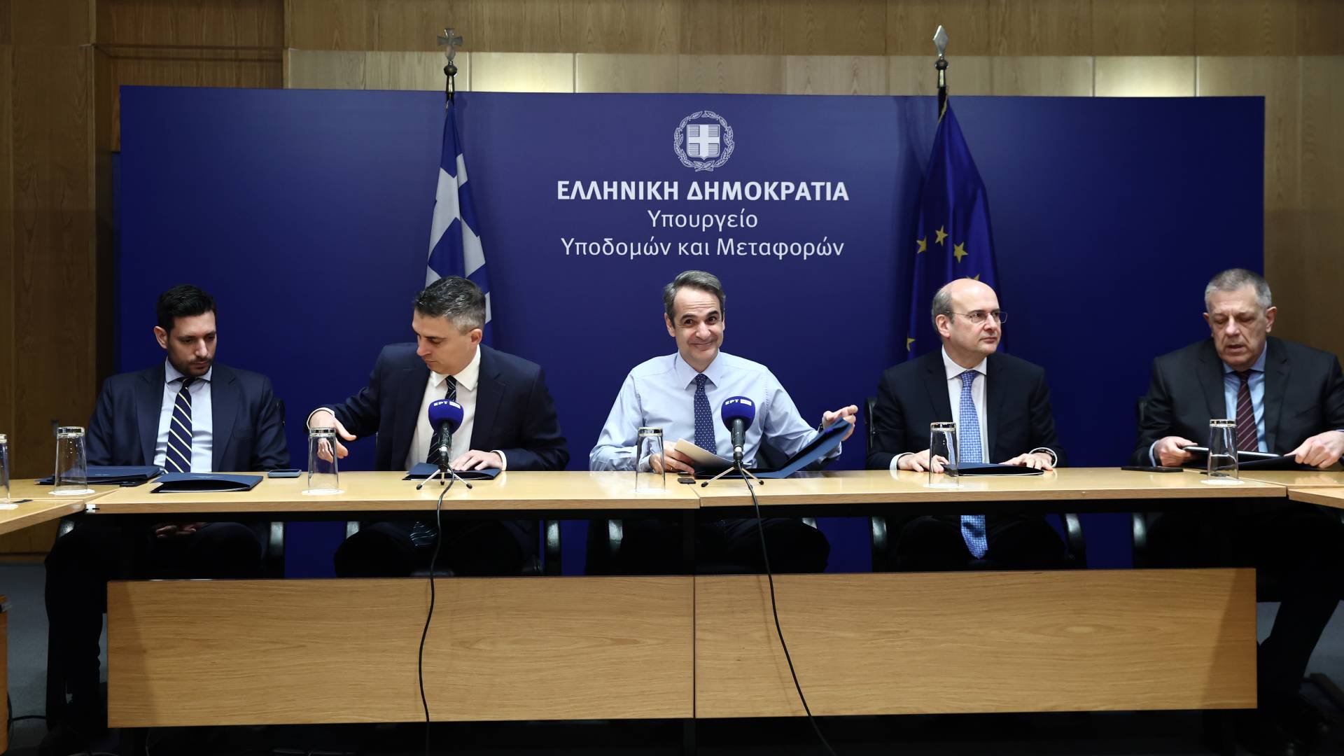 Μητσοτάκης στο υπουργείο Μεταφορών: «Πρέπει να κινηθούμε πιο γρήγορα»-4