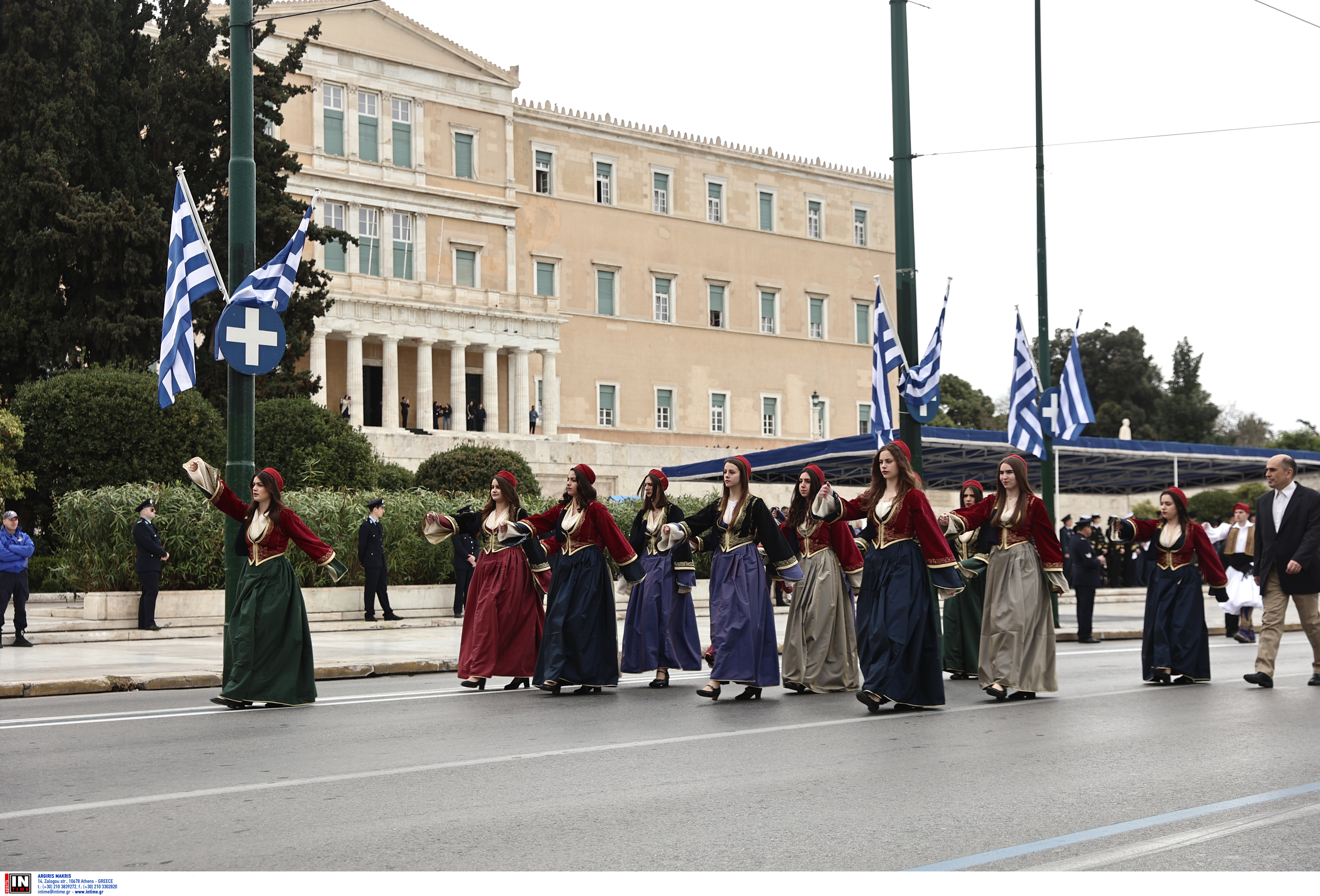 25η Μαρτίου: Φωτογραφίες από τις μαθητικές παρελάσεις στο Σύνταγμα-6