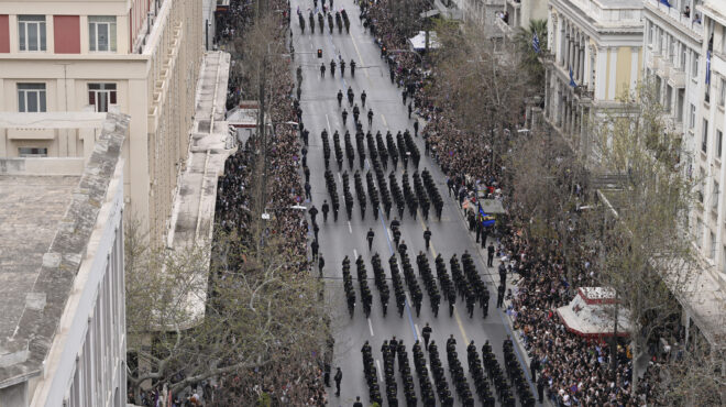 εδε-για-συνθήματα-στη-στρατιωτική-παρ-563531044