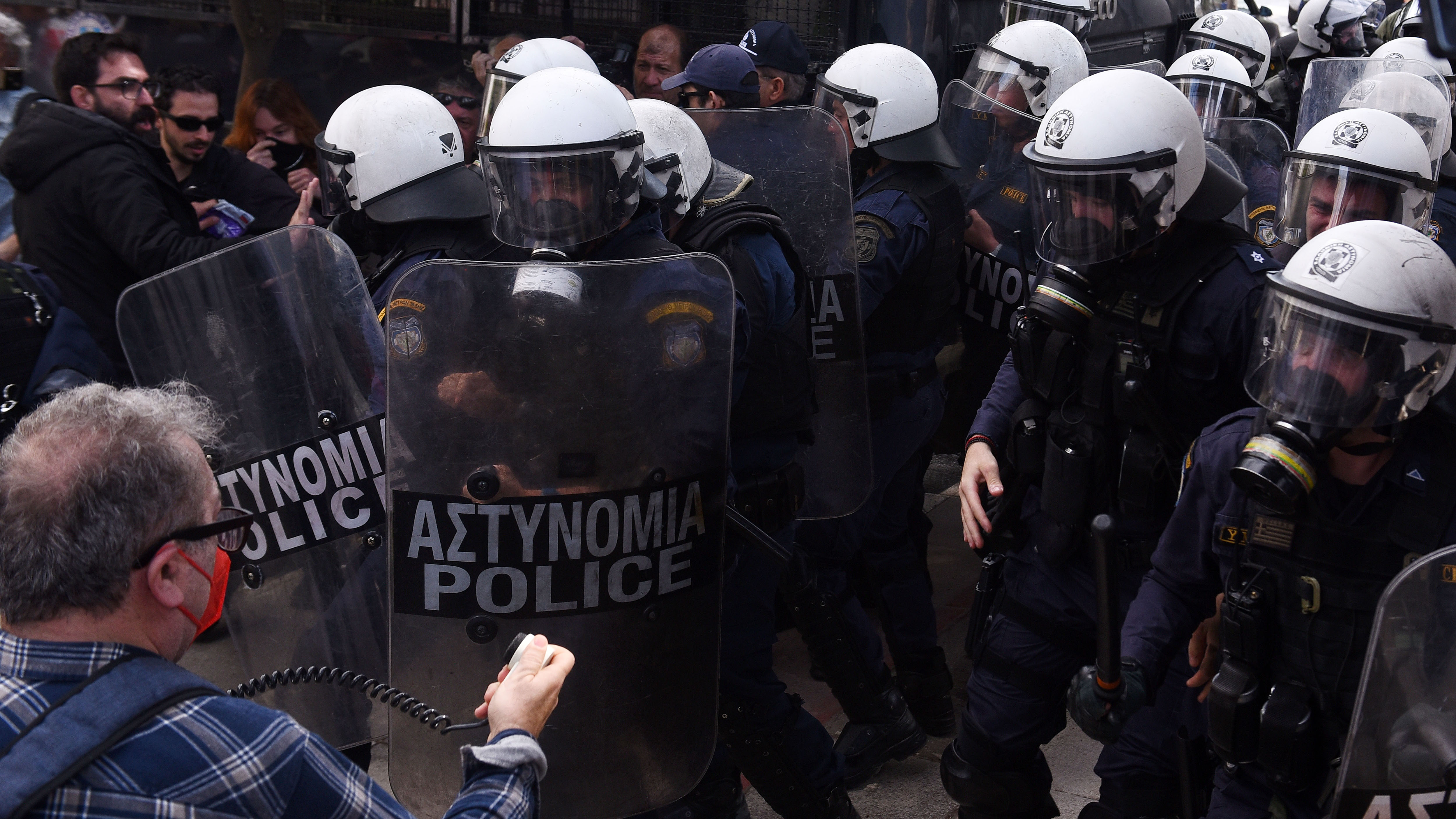 Eνταση στην πορεία των εκπαιδευτικών στο κέντρο της Αθήνας-2