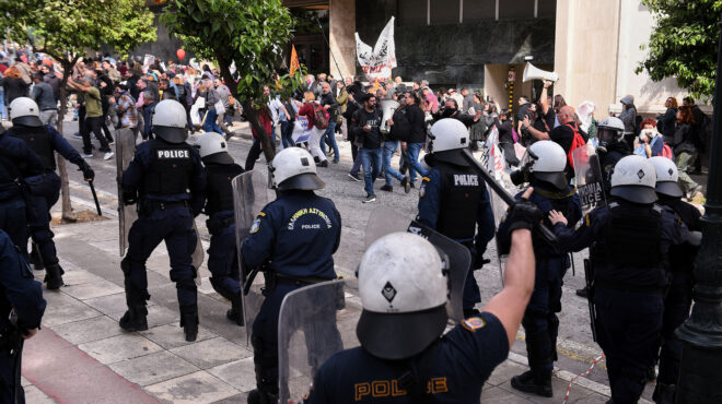 eνταση-στην-πορεία-των-εκπαιδευτικών-σ-563539351