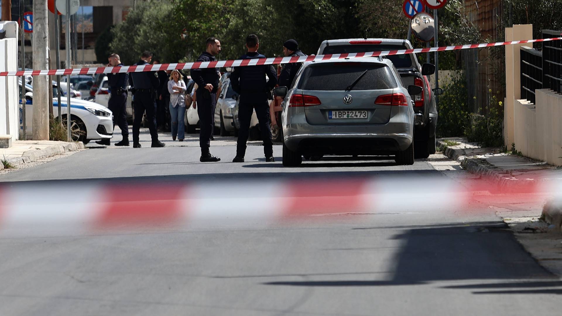 Κορωπί: Γνωστός στις αρχές ο δράστης που τραυμάτισε πολίτη και αστυνομικούς με κατσαβίδι-3