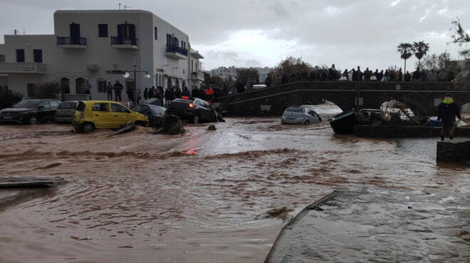 η-κακοκαιρία-σαρώνει-τις-κυκλάδες-563541352