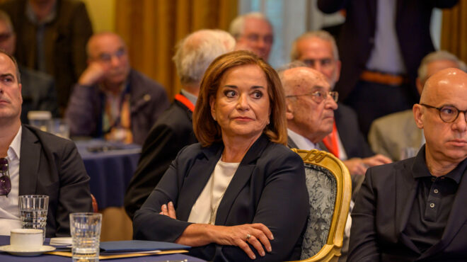 ντ-μπακογιάννη-ο-κόσμος-θέλει-μια-δίκα-563517901