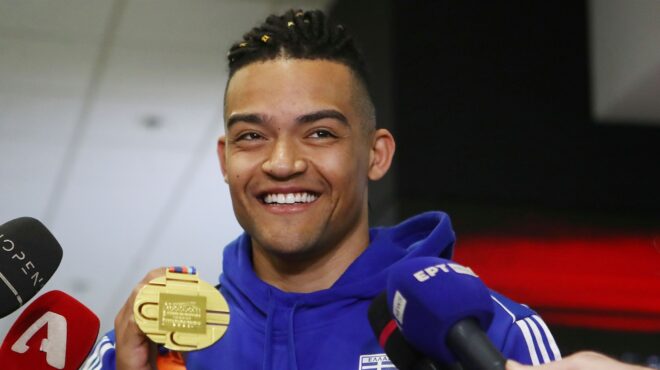 αφιξη-της-εθνικής-ομάδας-στίβου-αποθέ-563508823